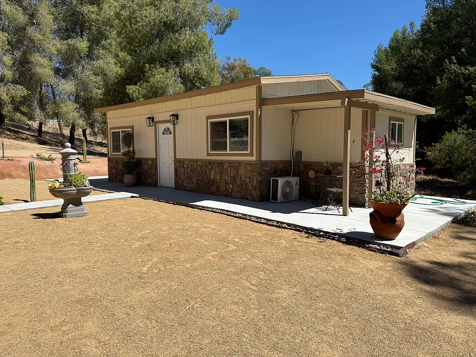 41960 Avenida De Anita