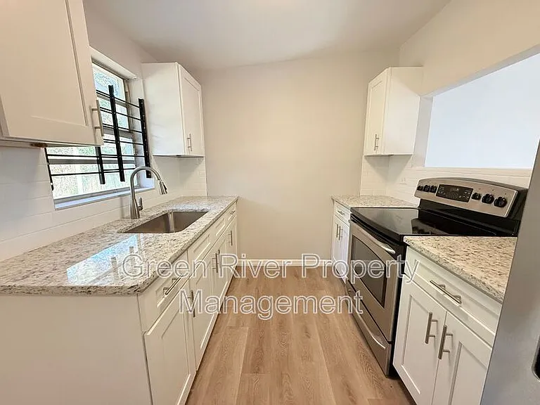 1033 Ake Ln — Photo 7