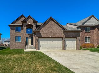 52879 Schafers Run Ct, New Baltimore, MI 48051