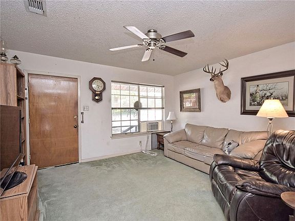 4th image of 8801 Bridgeport Dr