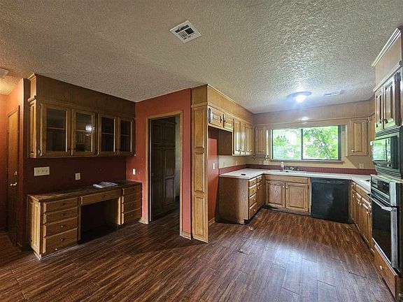 3rd image of 1509 S Berkshire Dr