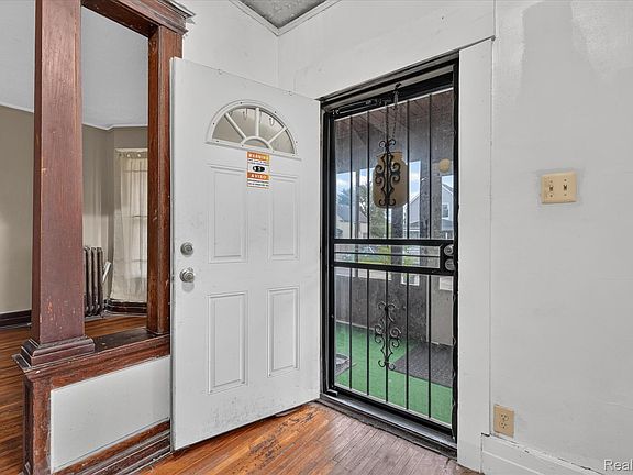 4th image of 6071 30th St