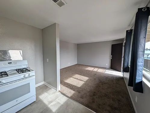 Spacious One Bedroom at Sclaventivis Sub Second — Photo 4
