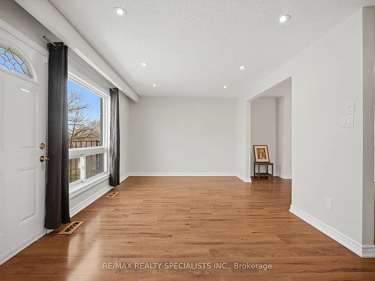 701 Burnhamthorpe Rd #106 — Photo 15