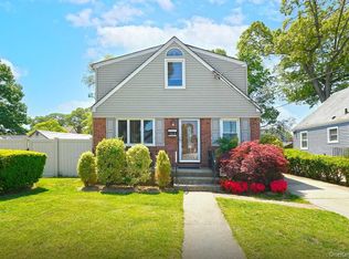 548 Stratford Rd, South Hempstead, NY 11550