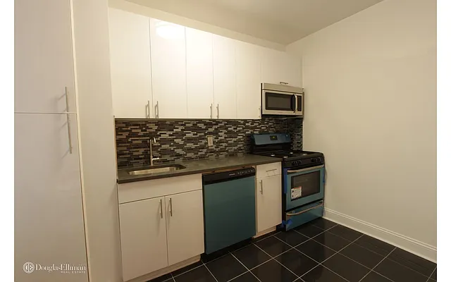 Rented by Douglas Elliman | media 14