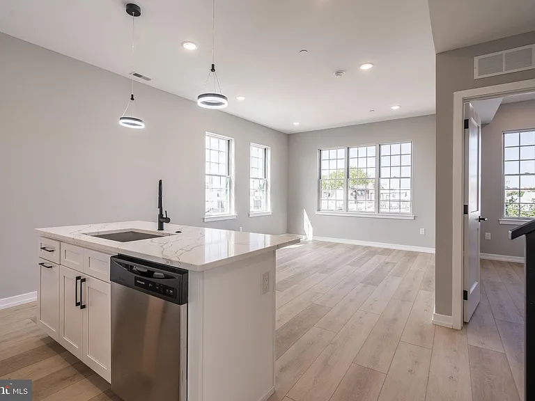 713 S Mildred St #4B — Photo 6