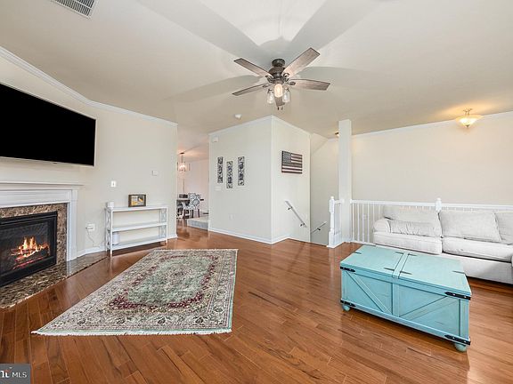 5th image of 14 Lamplighter Ln