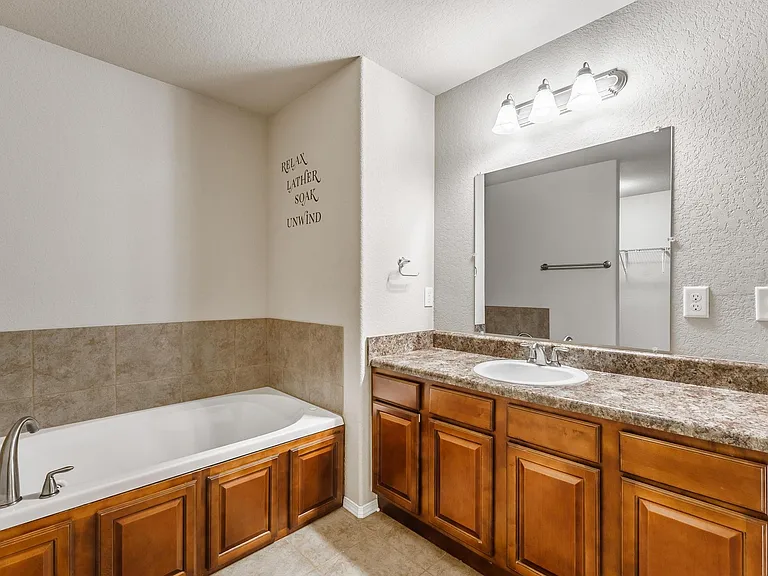 530 Lasso Ln — Photo 13