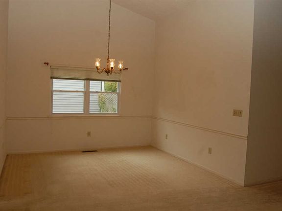 5th image of 304 Westview Cir