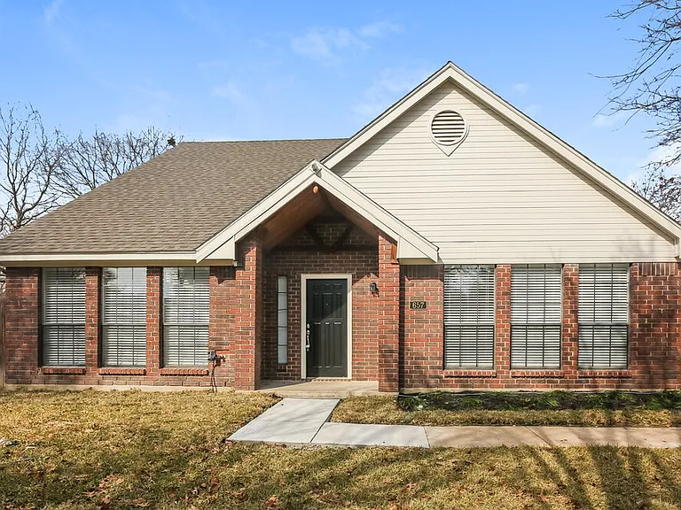 657 Edgewood Dr — Photo 1