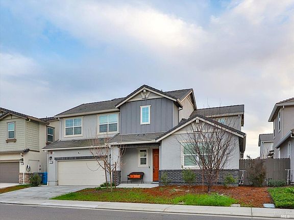 3rd image of 585 Honeysuckle Drive