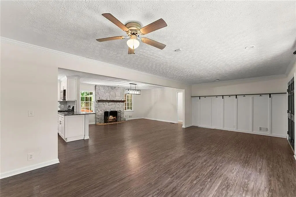 4 bed, 3040 sqft, $2,800 — Photo 4