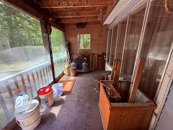 4th image of 437 Baker Point Rd