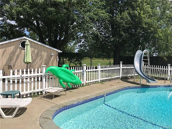 4th image of 641 Evergreen Dr