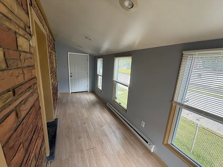 2320 W 11th St — Photo 22