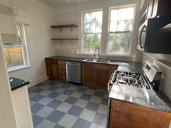 3rd image of 1609-1611 Clifton Ave #1609