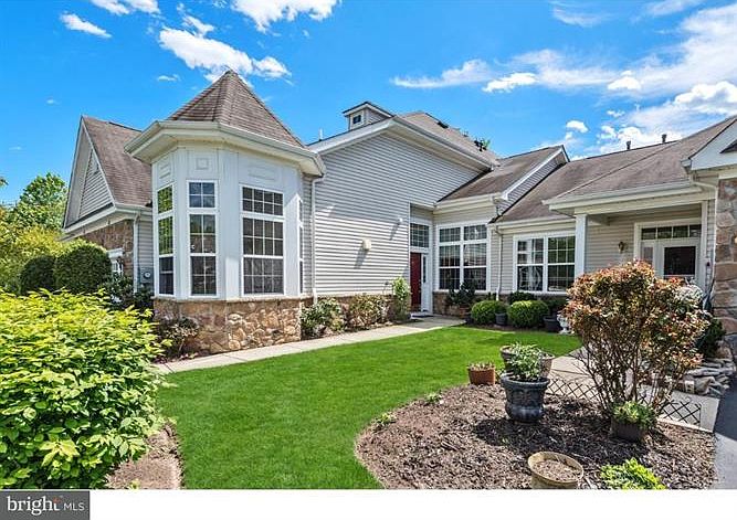 1st image of 142 Copperfield Dr