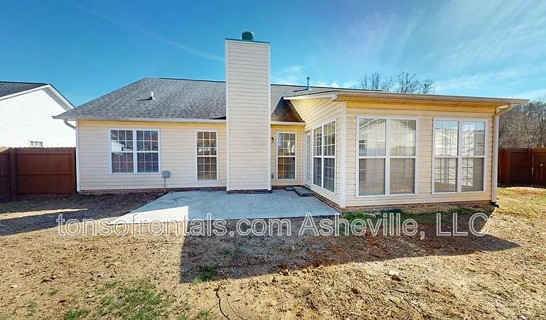 342 Meadow Pathway Dr — Photo 2