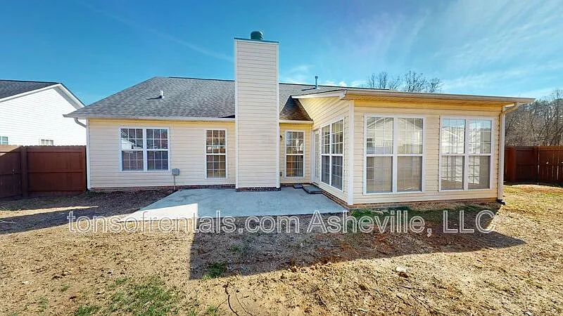 Building Photo - 342 Meadow Pathway Dr