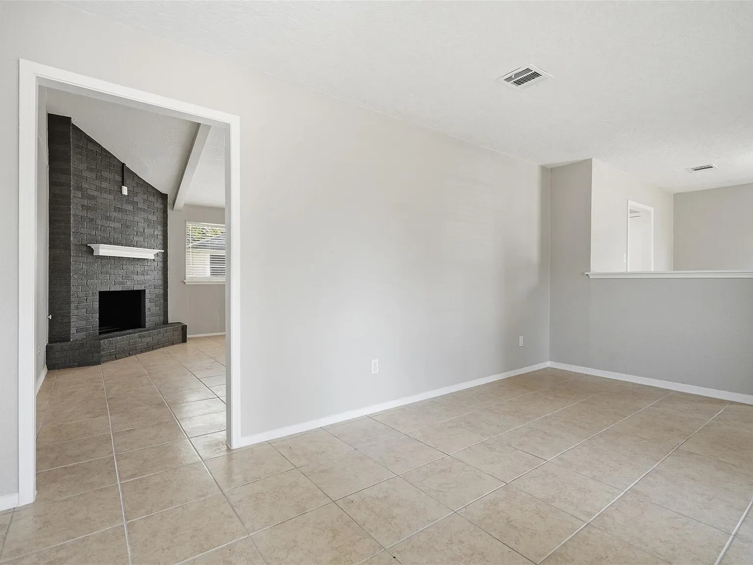 3 bed, 2.0 bath, 1780 sqft, $2,000 — Photo 2
