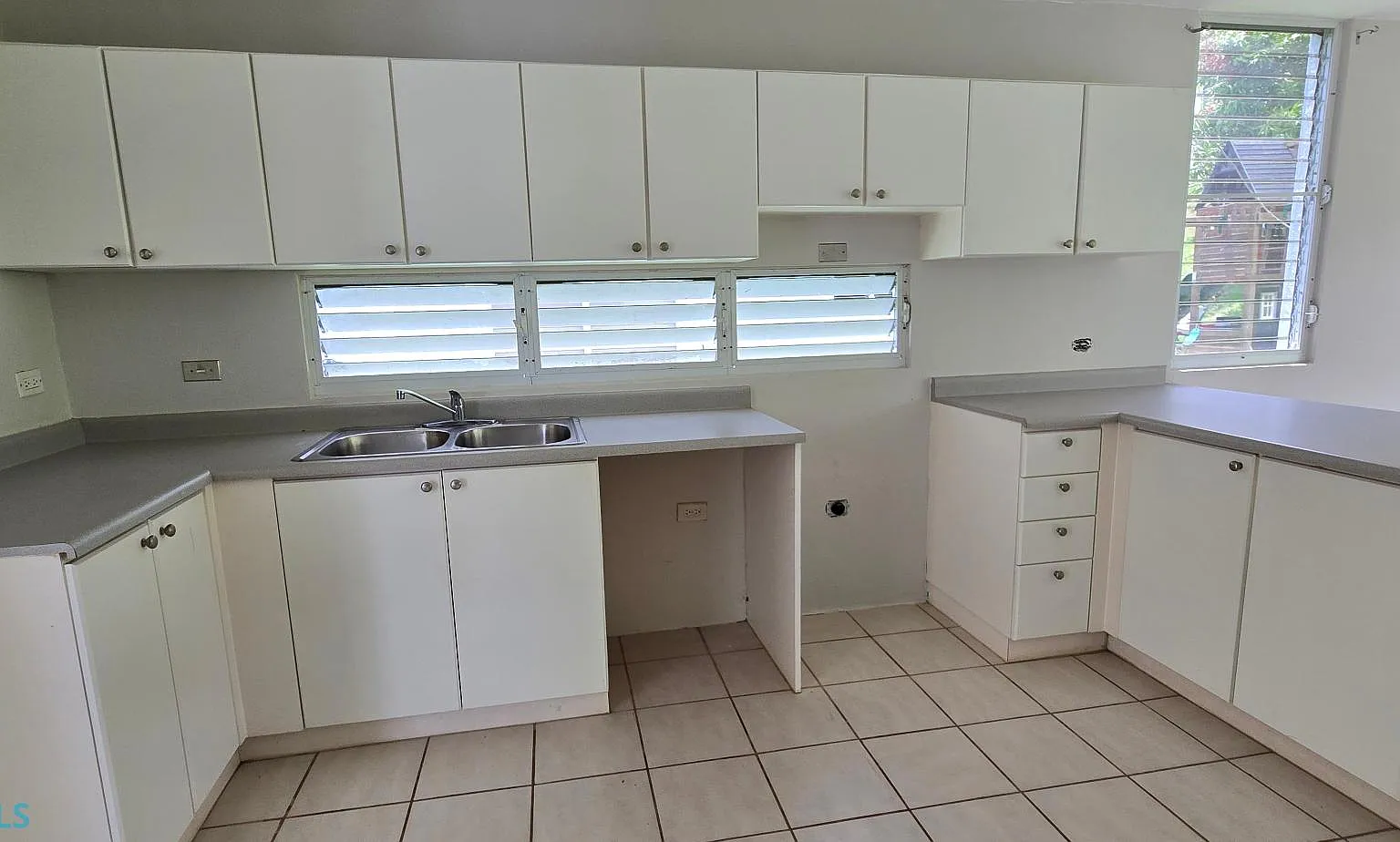 4 bed, 2.5 bath, 1800 sqft, $1,900 — Photo 2
