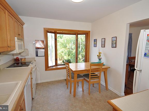 5th image of 128 Dawn Dr