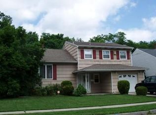 21 Hollywood Dr, Woodbridge, NJ