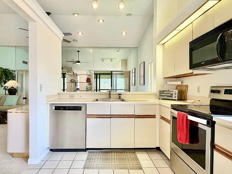 10678 Ocean Palm Way #202 — Photo 10