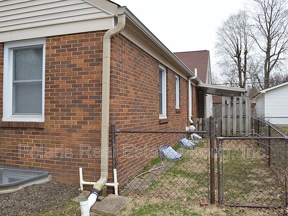 4th image of 6057-1 Rosslyn Ave