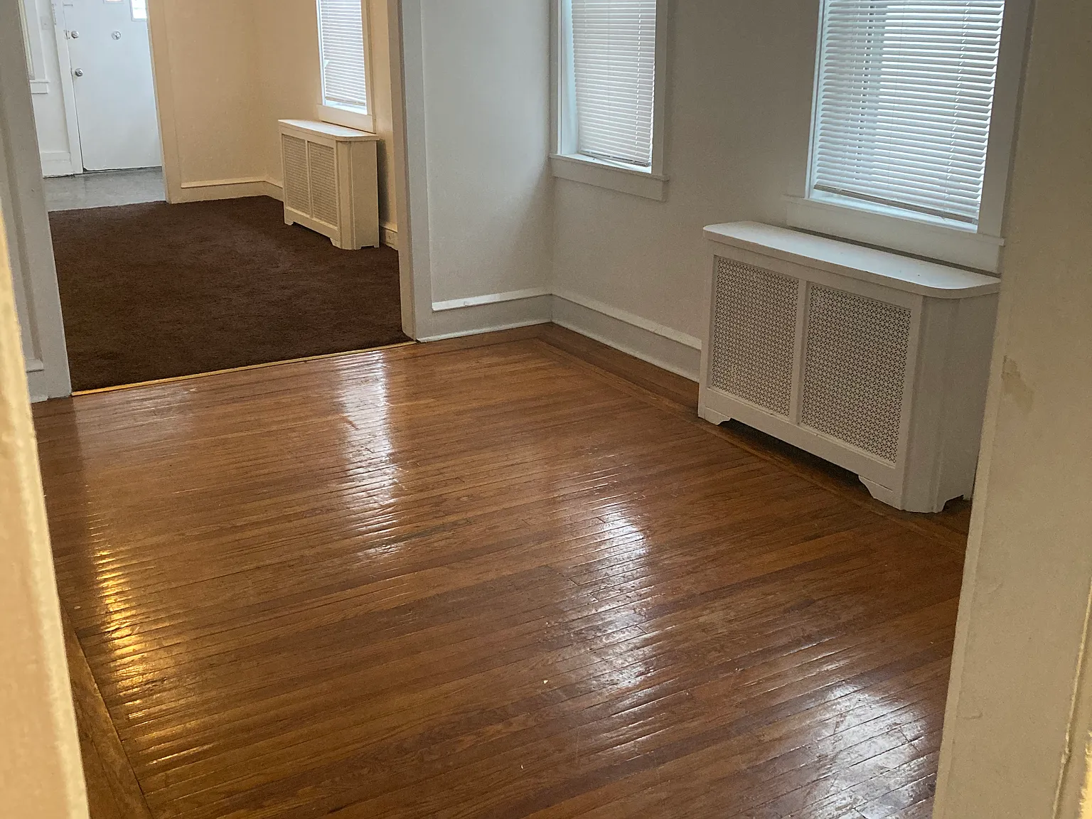 3 bed, 1.5 bath, 1212 sqft, $2,215 — Photo 3