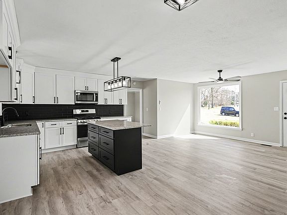 5th image of 104 N Hillwood Cir