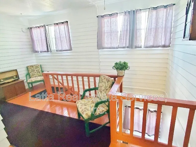 2 bed, 1.0 bath, 1008 sqft, $925 — Photo 2