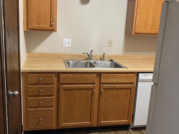 KITCHEN OAK CABINETS