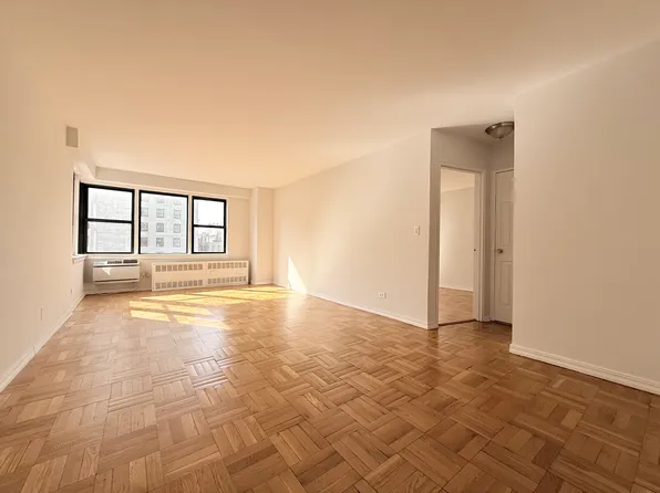 200 East 15th Street image 1 of 11
