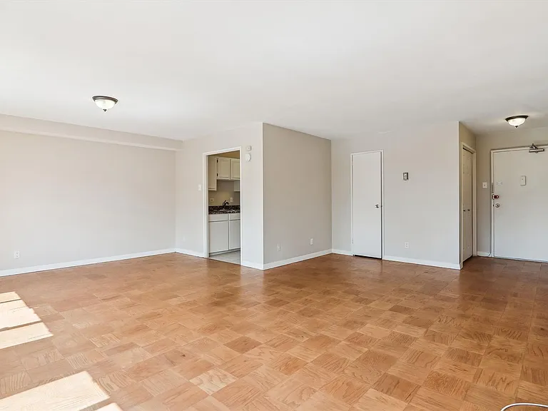 1900 Lyttonsville Rd #308 — Photo 47