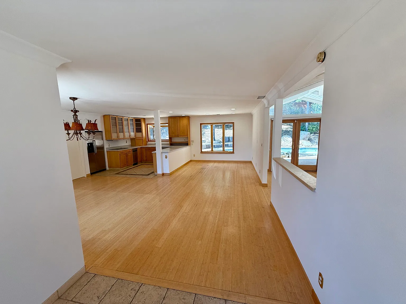 3 bed, 1818 sqft, $7,900 — Photo 2