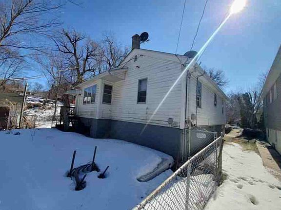 3rd image of 920 Helmholz Ave