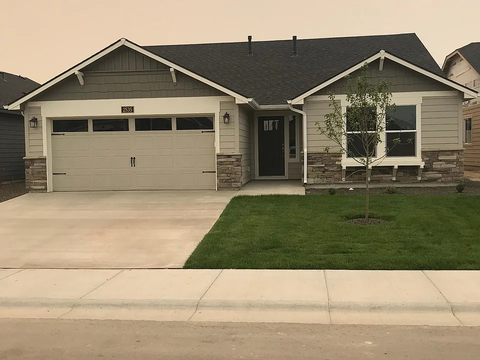 2535 W Skylar St