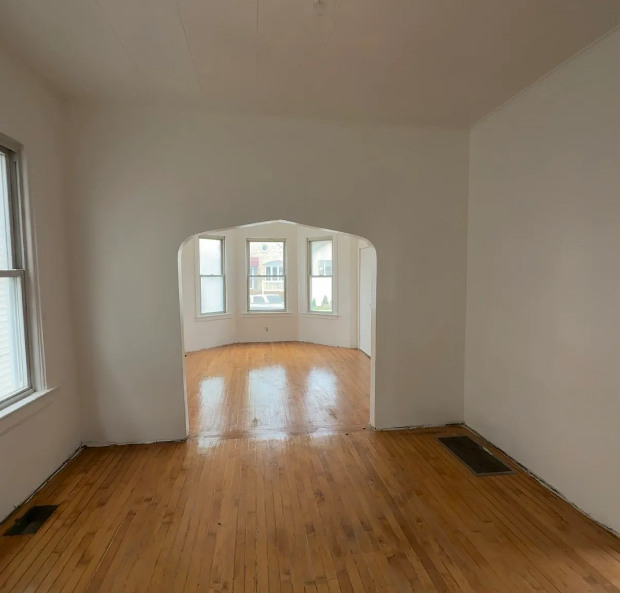 2 bed, 1000 sqft, $1,800 — Photo 2