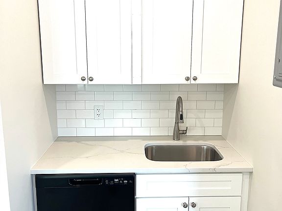 5th image of 220 Battle Ave #2R