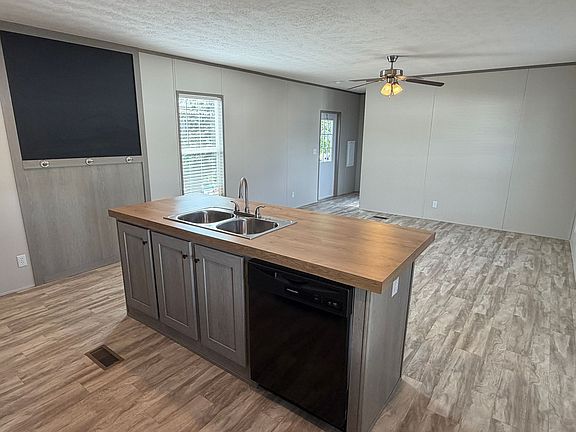 3rd image of 2601 Robinson Dr Trailer 3