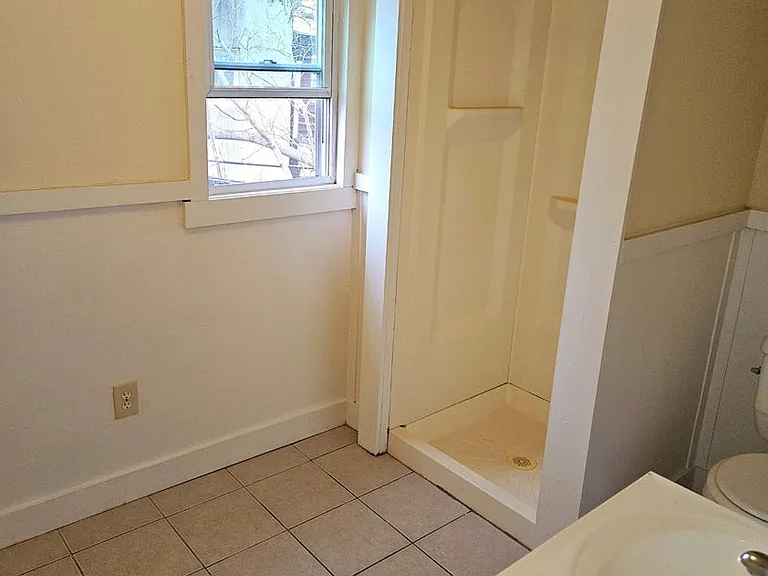 2219 Wilder St — Photo 9