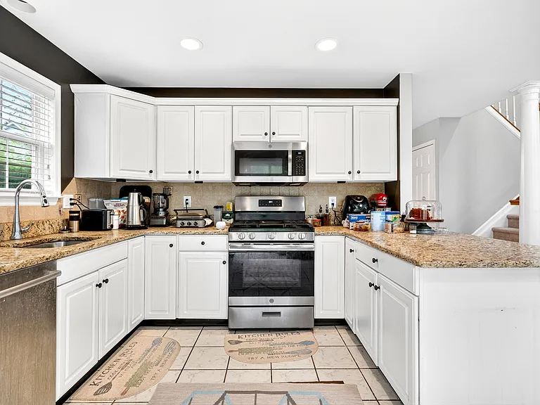 554 Adirondack Ct — Photo 21
