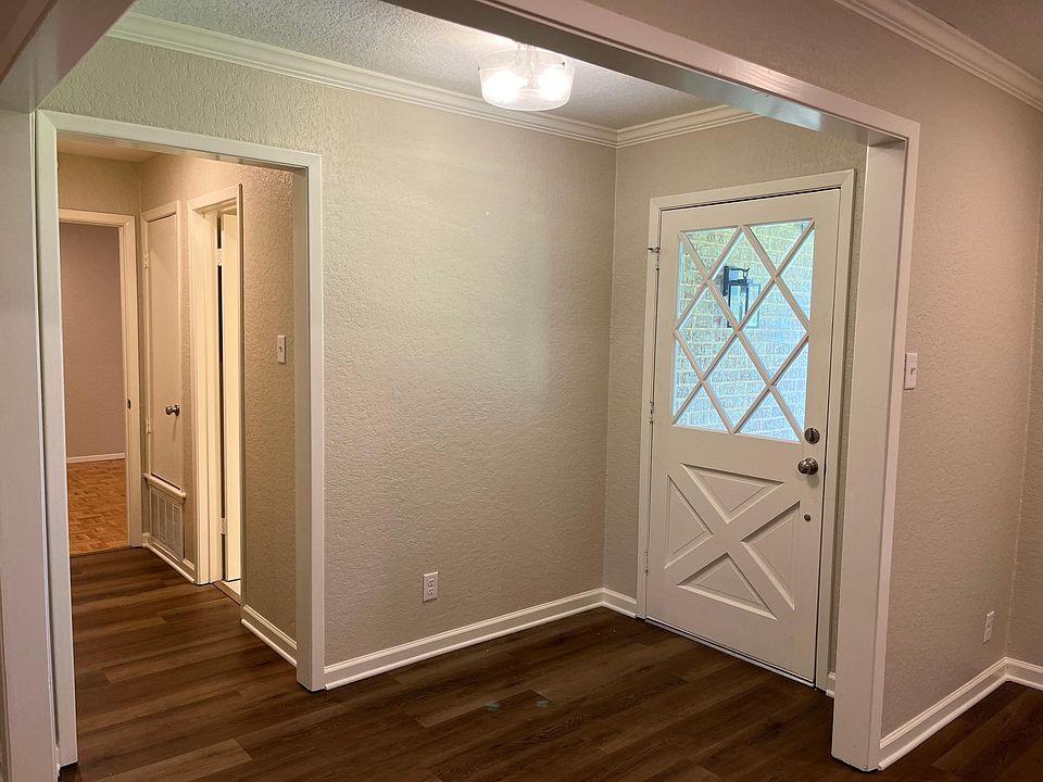 1st image of 808 Top Hill Dr
