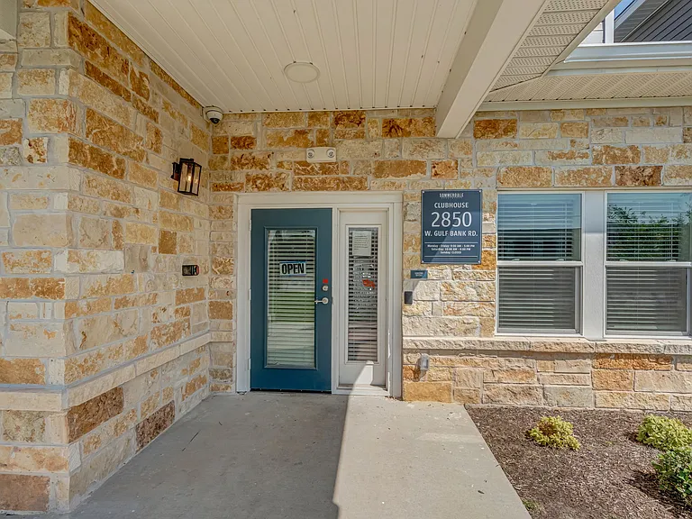 Summerdale Apartments — Photo 11