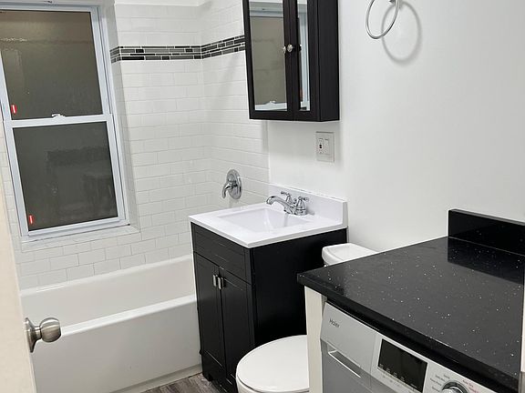2nd image of 840 W Cornelia Ave #1N