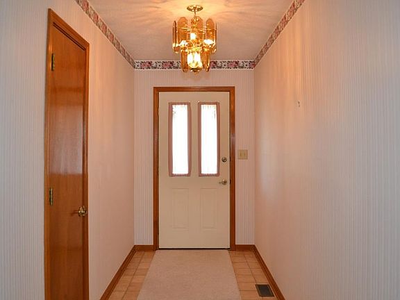 3rd image of 1023 Pamela Dr