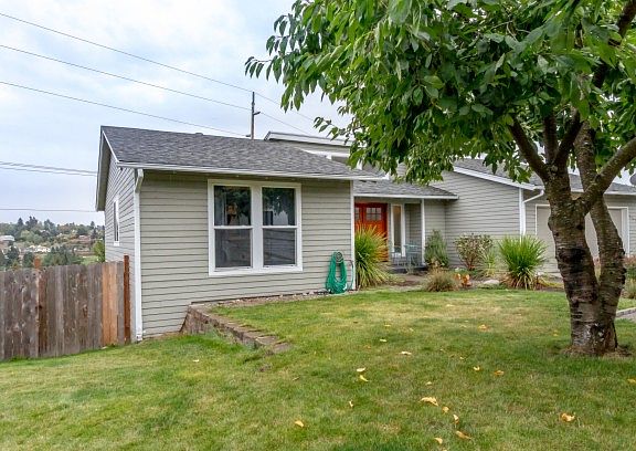 2nd image of 3513 33rd St NE