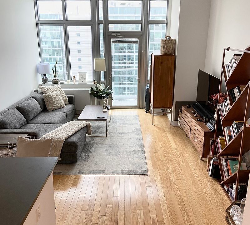 1st image of 4545 Center Blvd #20